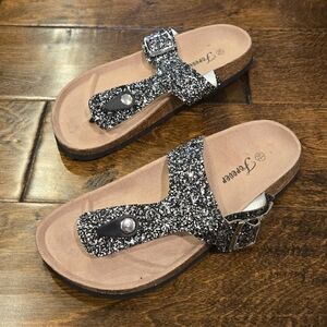 NWT Forever Sandals Black And Silver Glitter Size 5.5